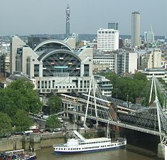 Charing Cross station in London, 1990 Charingcross-eye s.jpg