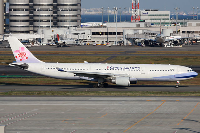 File:China Airlines A330-300(B-18352) (5213874397).jpg - Wikipedia