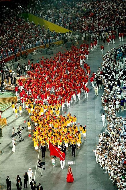Cortège de la délégation chinoise lors de son entrée dans le stade national de Pékin pour la cérémonie d'ouverture
