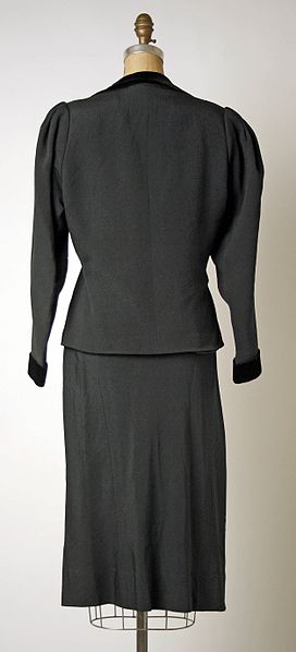 File:Cocktail suit MET CI41.107ab B.jpg