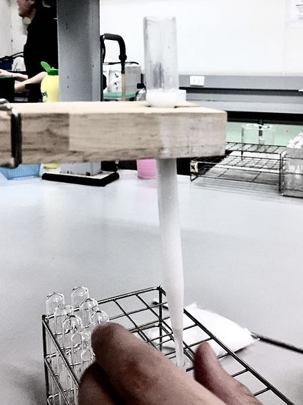 Column chromatography constructed using plastic pasteur pipette Column Chromatography 01.jpg