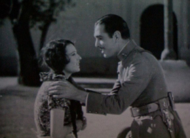 Tovar and Donald Reed in Santa (1932)