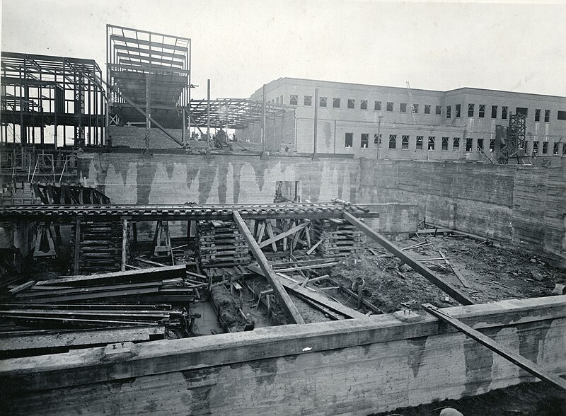 File:Construction de la salle des déchets de l'usine Price à Riverbend, Alma (Québec).jpg