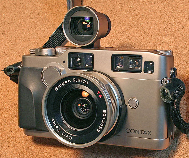 File:Contax g2 with biogon f2,8 21mm.jpg - Wikipedia