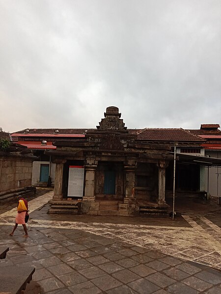 File:Dakshinamnaya Sri Sharada Peetham 3, Sringeri, Karnataka 03.jpg