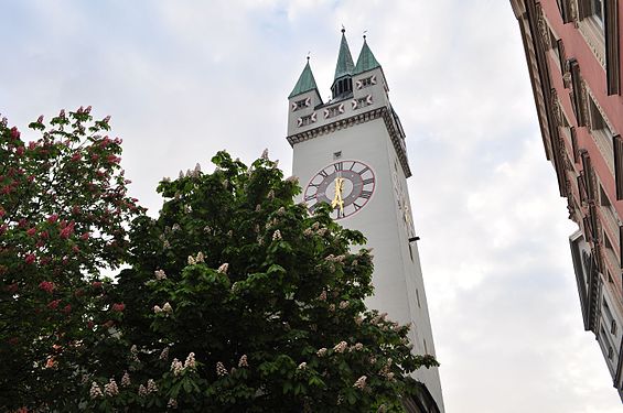 Der gotische Stadtturm ist das Wahrzeichen von Straubing