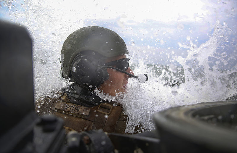 File:EFSS teams conduct amphibious assaults, aerial raid training 140731-M-AM089-1560.jpg