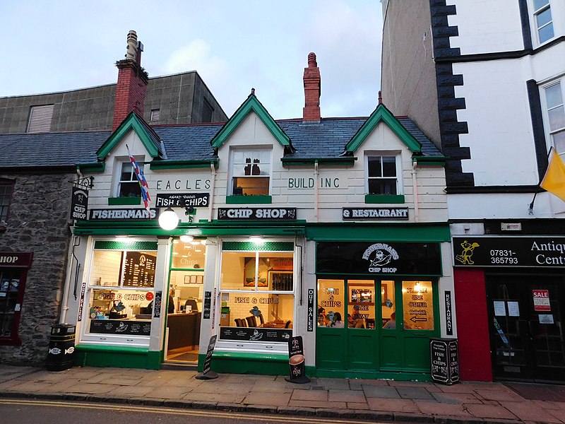 File:Eagles Building, Castle St, Conwy.jpg