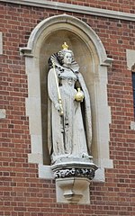 Elizabeth I statue in Harrow (15346027101).jpg