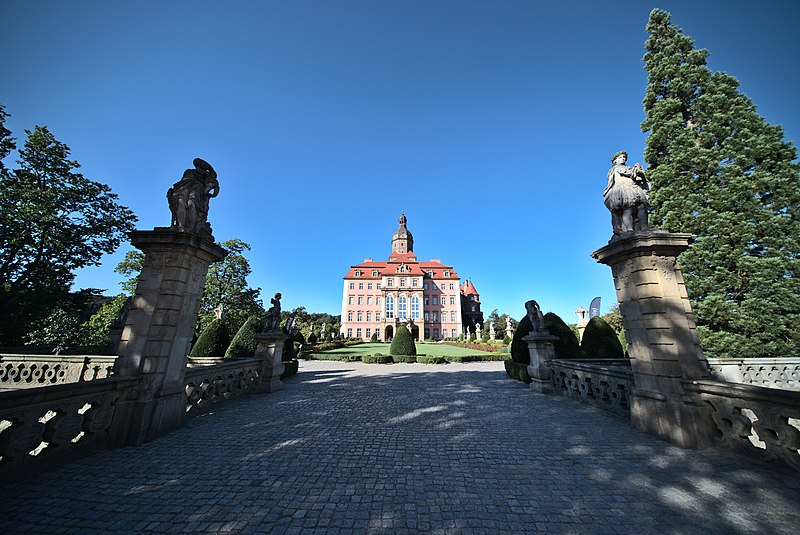 File:Entry to Książ Castle.jpg