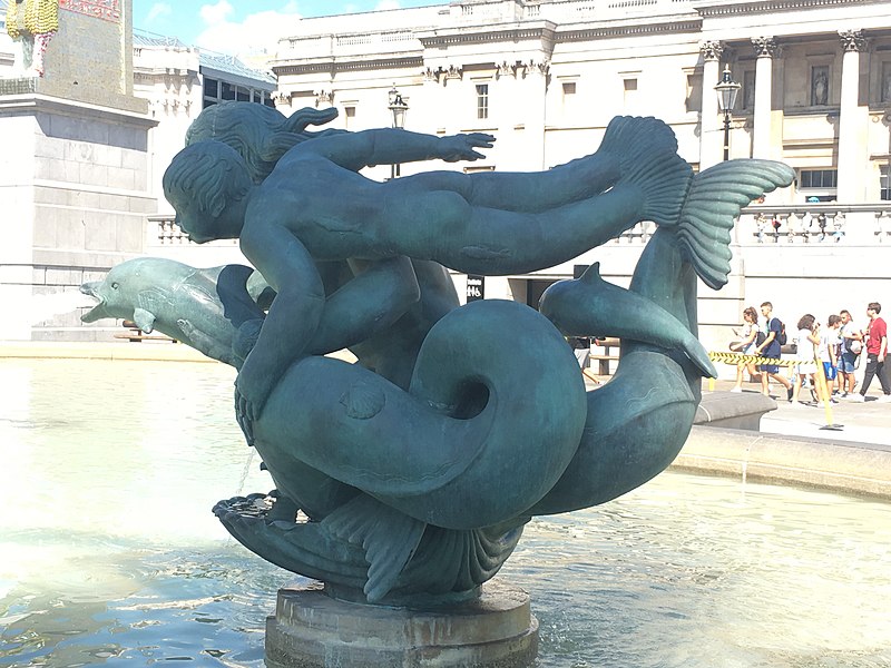 File:Escultura en Trafalgar Square Londres (43826026981).jpg