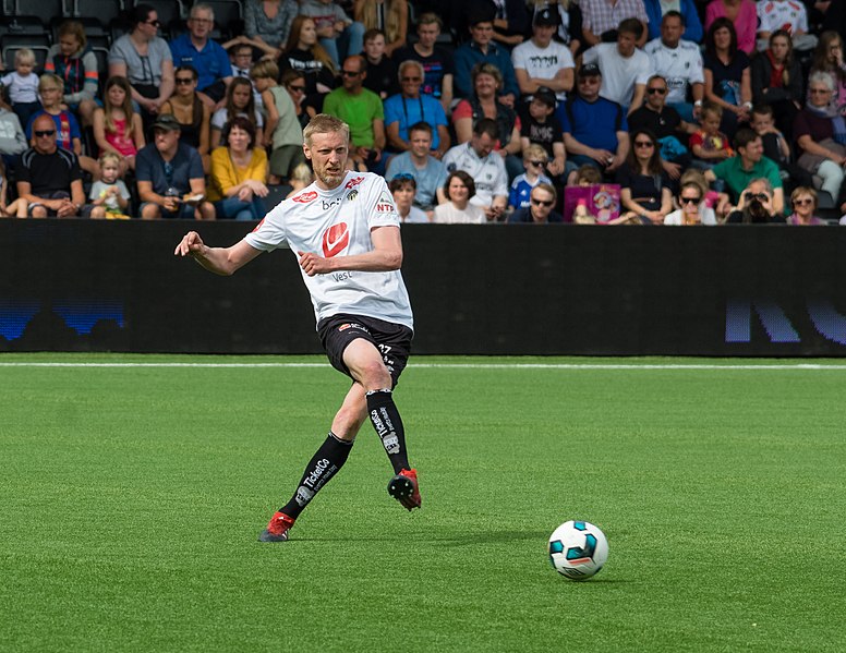 File:Espen Næss Lund, Sogndal-Rosenborg 07-15-2017.jpg