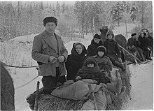 Evacuation on the Karelian Isthmus in the early days of the Winter War. Evakointia-karjalan-kannaksella-1939-12-02.jpg