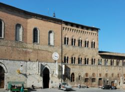 Facade Santa Maria della Scala.jpg