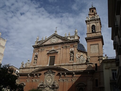 Fachada del edificio de la Universidad de valencia en la Plaza del Patriarca