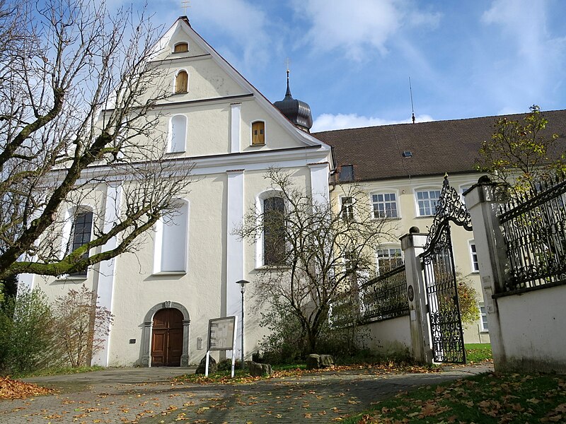 File:Fassade von St. Georg und Jakobus.jpg