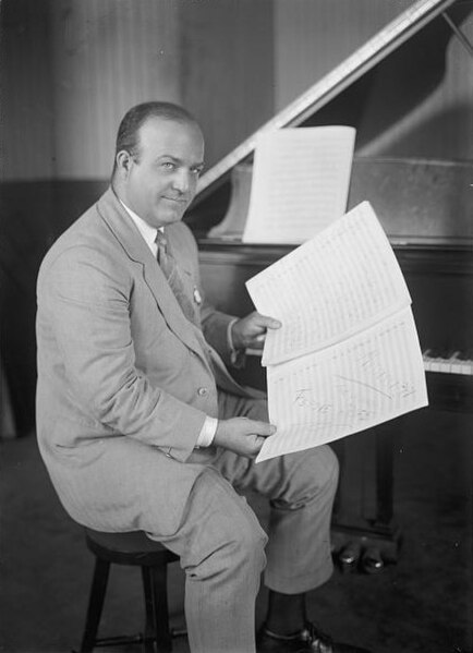 Ferde Grofé, Whiteman's chief arranger from 1920 to 1932, created the first arrangement of Gershwin's Rhapsody in Blue.