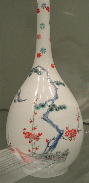 File:Flask, c. 1680-1700, Arita, hard-paste porcelain with overglaze enamels - Gardiner Museum, Toronto - DSC00517.JPG