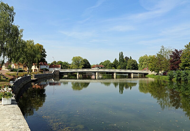 File:Fouchères Pont R06.jpg