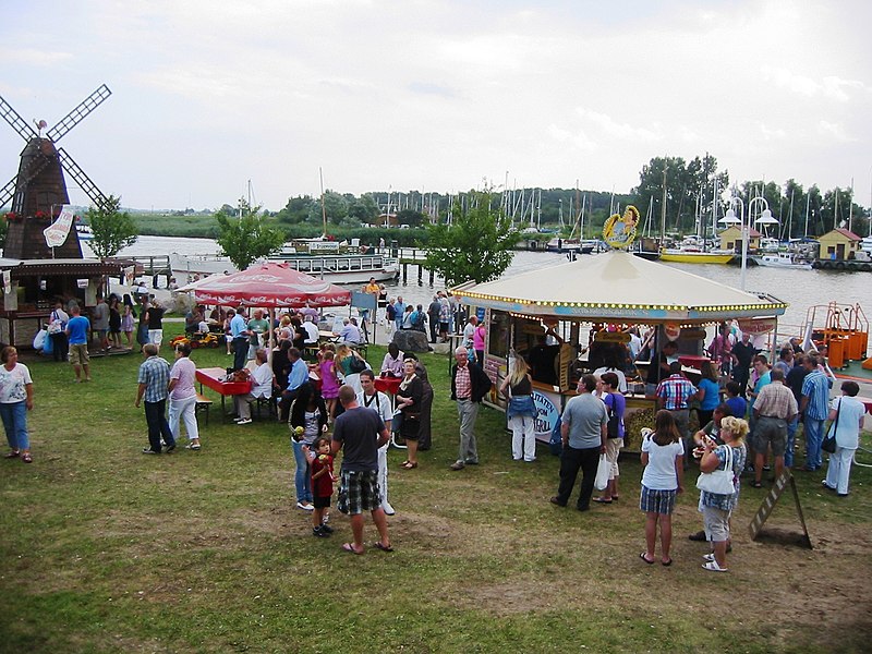 File:Freest Fischerfest II in der Gemeinde Kröslin.JPG