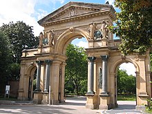 Eingangstor zum Freiburger Hauptfriedhof