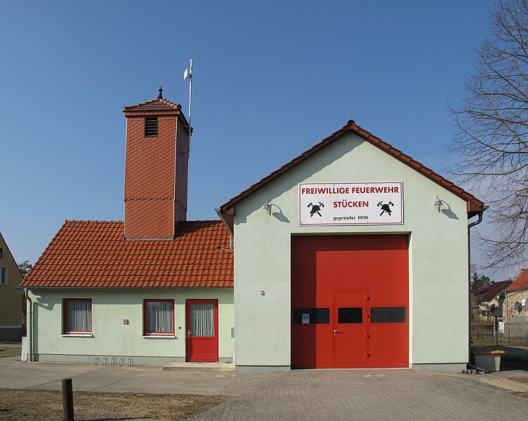 File:Freiwillige Feuerwehr Stücken.JPG