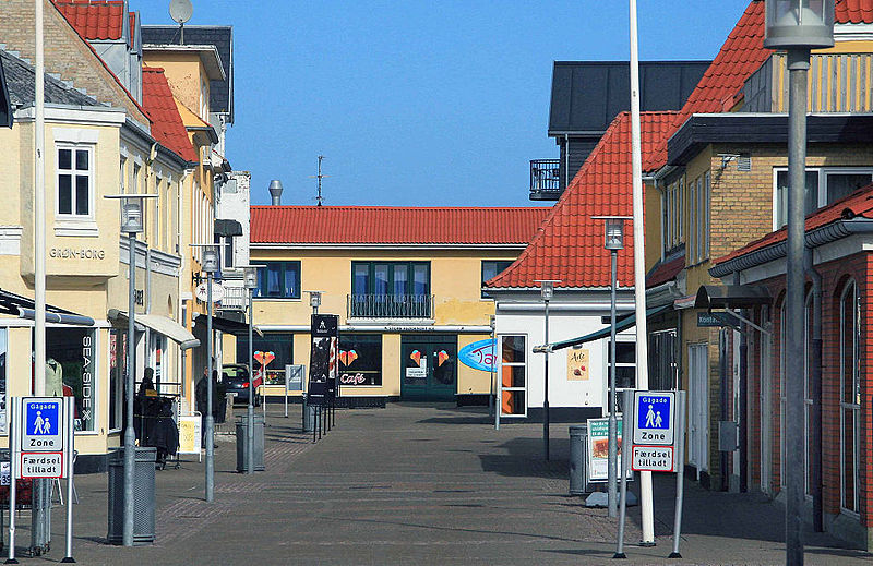 File:Gade med adgang til havet.jpg