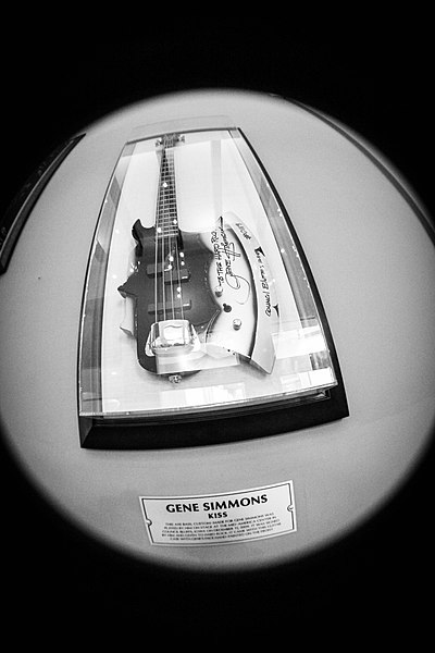 File:Gene Simmons Axe Bass Custom - HRC Punta Cana.jpg