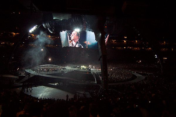 The lighting design and performance style of "Get On Your Boots" during the U2 360° Tour.