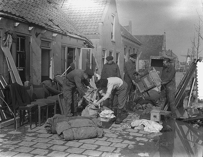 File:Goeree Overflakkee Haagse brandweer aan het werk, Bestanddeelnr 905-6291.jpg