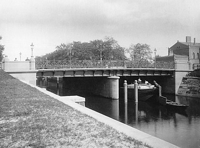 So kommt man zu der Schlesische Brücke mit den Öffentlichen - Mehr zum Ort Hier