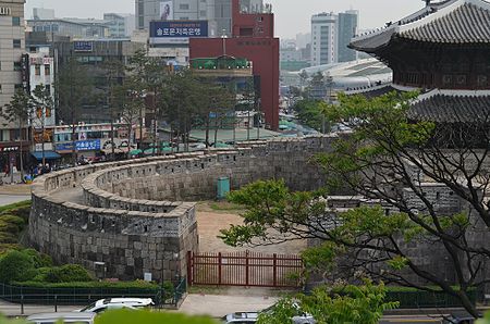 Tập_tin:Heunginjimun_Gate,_side_view,_Seoul,_Korea.jpg
