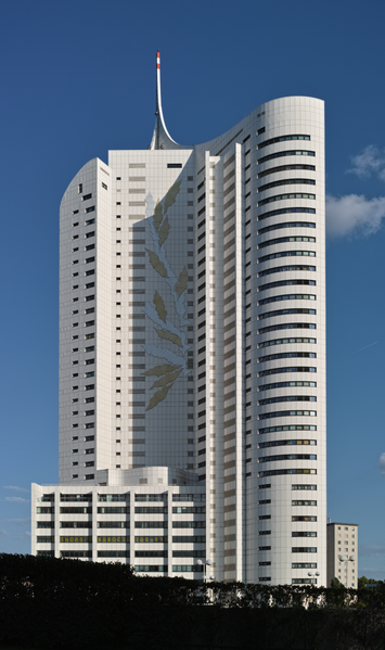 File:Hochhaus Neue Donau Vienna from NW on 2012-08-08.png