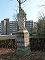 Hoensbroek-Heilig Hartbeeld naast Sint-Janskerk (2).JPG