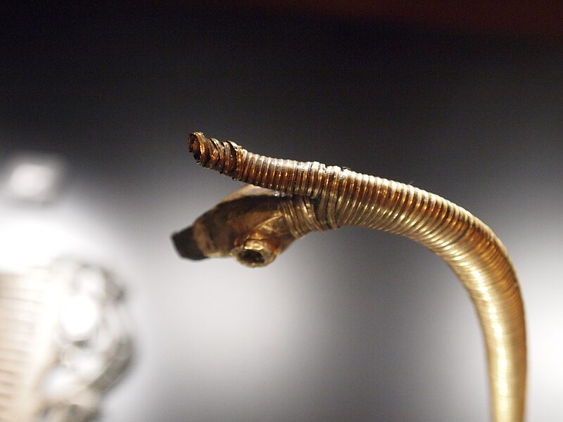 File:Horsehead shaped handle of gold bowl.jpg