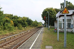 Bahnsteig und Empfangsgebäude (2017)