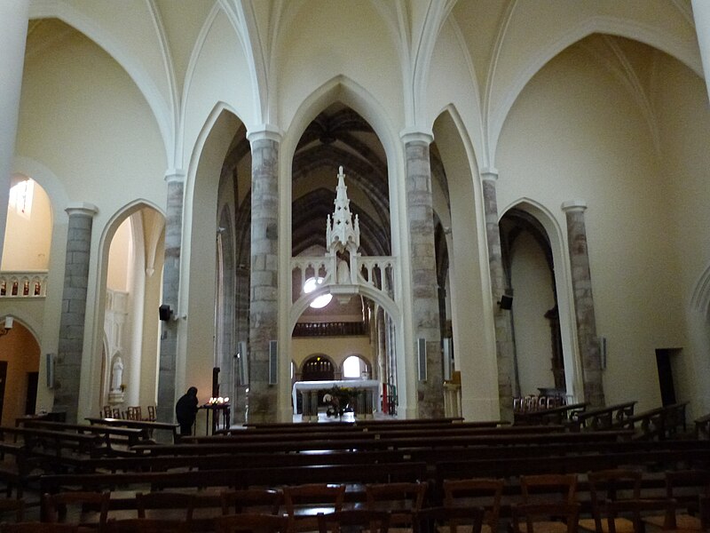 File:Intérieur de la basilique Notre Dame.JPG