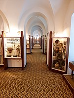 Az egykori minorita kolostor folyosóján elhelyezett helytörténeti gyűjtemény