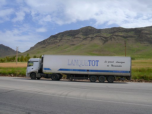 Iranian truck near Kermanshah