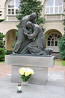Pomnik Jana Pawła II i kardynała Stefana Wyszyńskiego na dziedzińcu KUL