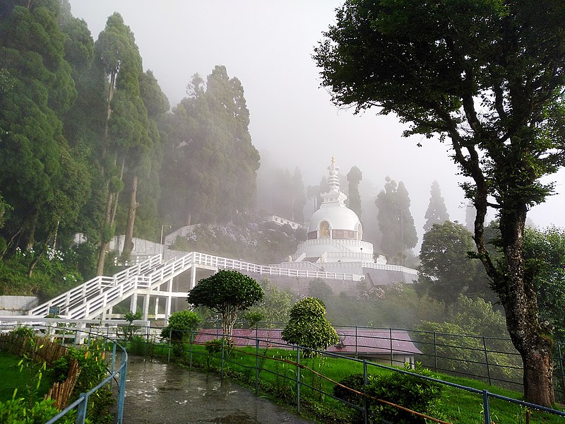 File:Japanese Peace Pagoda, Darjeeling, Full view.jpg