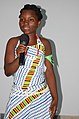 Jeune Femme dansant sur une musique traditionnelle du Bénin 09