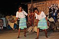 Jeunes femmes dansent sur musique traditionnelle au Bénin 03