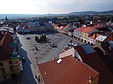 Jičín - Valdštejnovo náměstí, pohled z Valdické brány