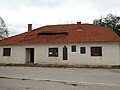 Спомен дом Момчила-Моме Радовановића, месна канцеларија.