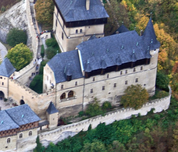 File:Karlštejn 5 (cropped).jpg