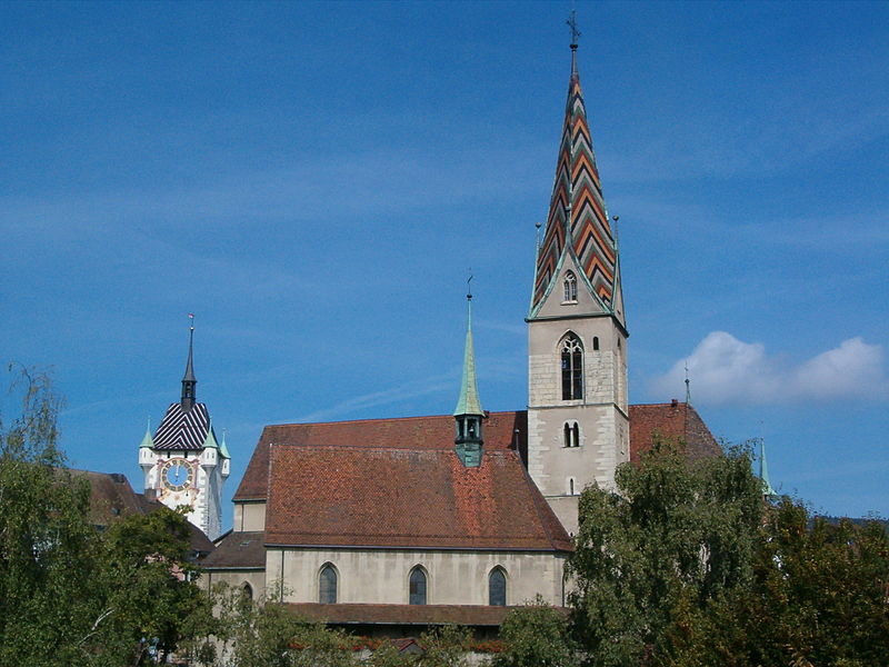 File:Katholische Stadtkirche mit Sebastianskapelle und Stadtturm II.JPG