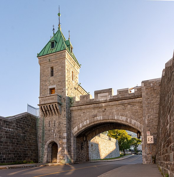 Kent Gate is a city gate at the ramparts of Quebec.