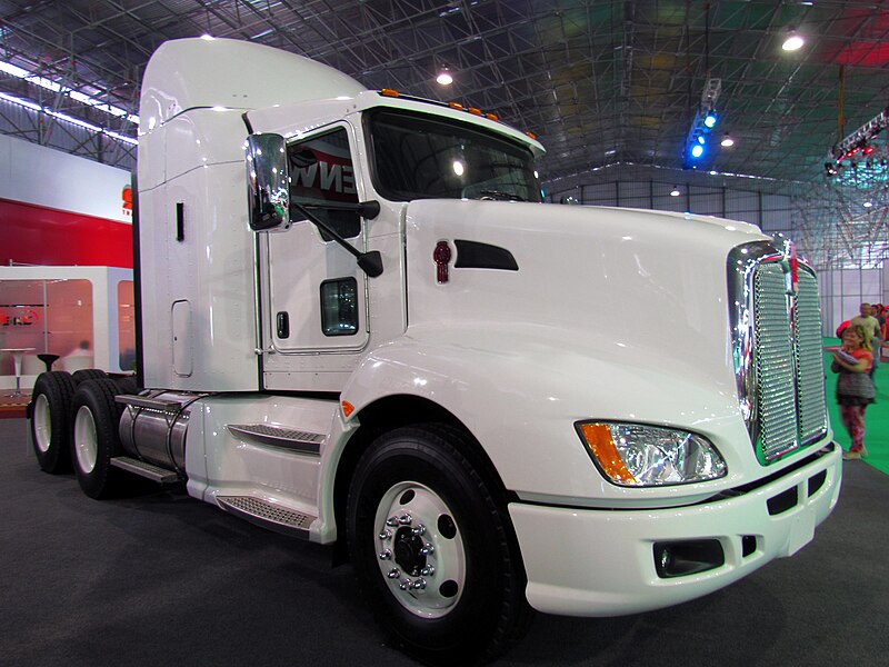 File:Kenworth T-660 2012 (15034839646).jpg