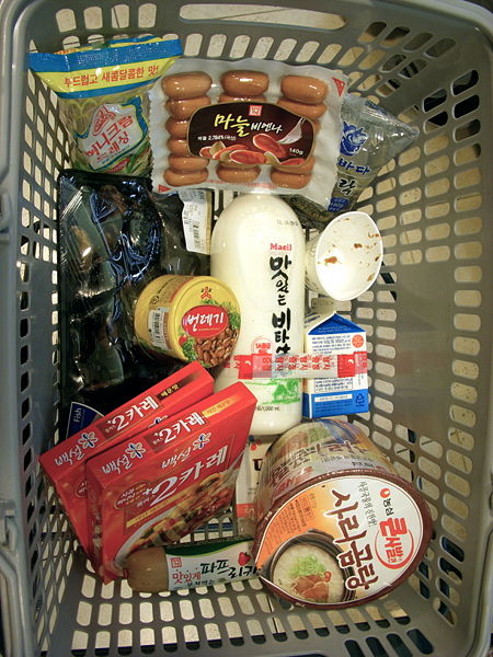 File:Korea-grocery shopping-01.jpg